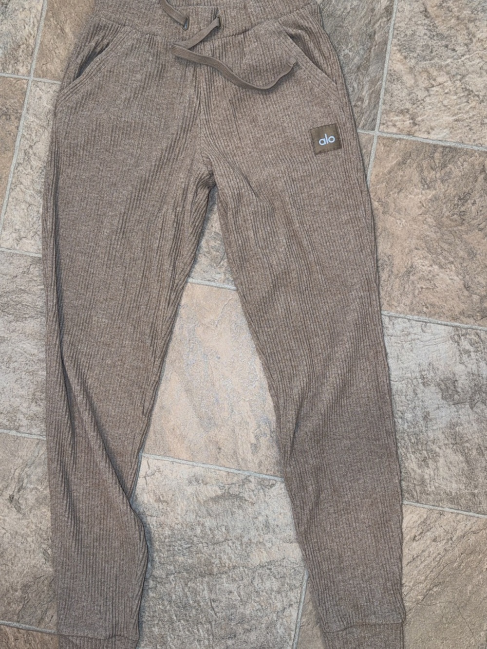 ALO Yoga Ribbed Joggers in Taupe